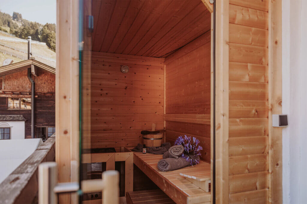 dorfhotel-gluecksschmiede-zimmer-alm-residenz-sauna