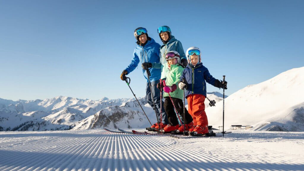 dorfhotel-gluecksschmiede-urlaub-mit-kindern-header